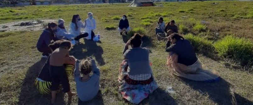 Estudantes de Enfermagem desenvolvem atividades de sade com gestantes de comunidade cigana em Ararangu