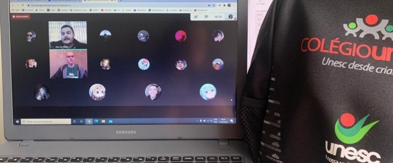 Estudantes do Col�gio Unesc t�m contato com assuntos de relev�ncia social