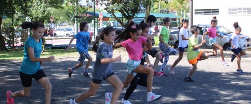 FME Crici�ma e Unesc oferecem aulas de atletismo para crian�as