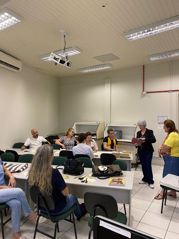 Oficina sobre Noes Bsicas de Conservao e Preservao de Documentos