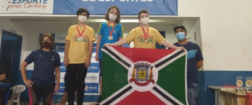 Equipe de Xadrez/FME/Unesc conquista Trof�u Efici�ncia da 1� Etapa do Circuito Catarinense