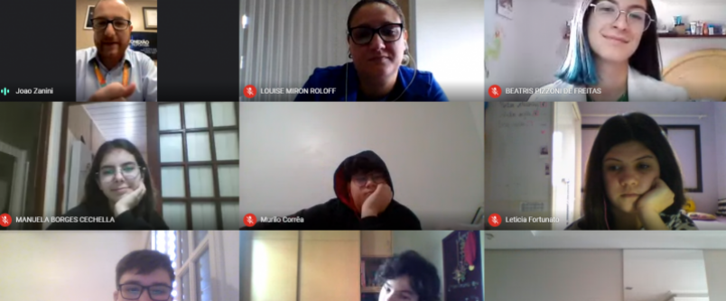 Alunos do Colgio Unesc dialogam com jornalista do SBT sobre o processo de entrevista